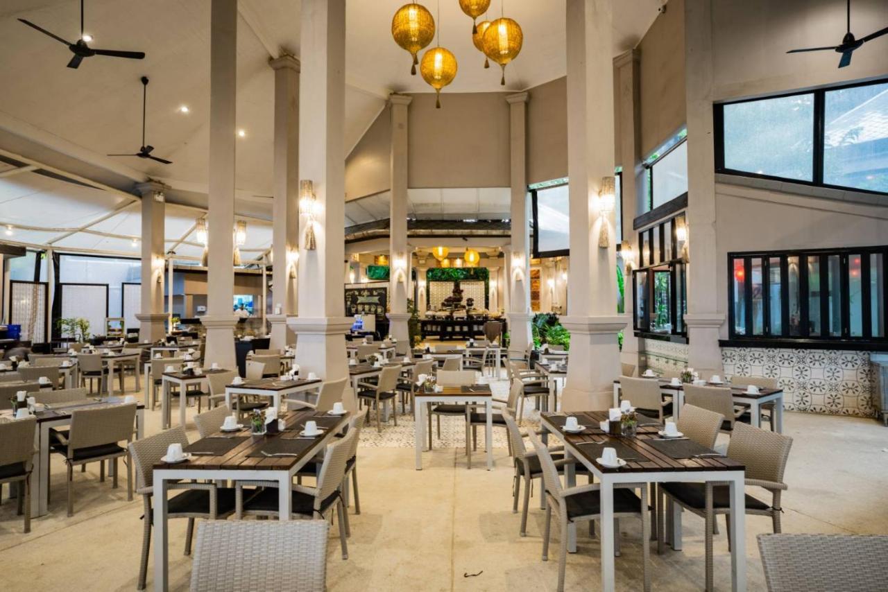 Moracea By Khao Lak Resort Exterior photo The interior of the restaurant