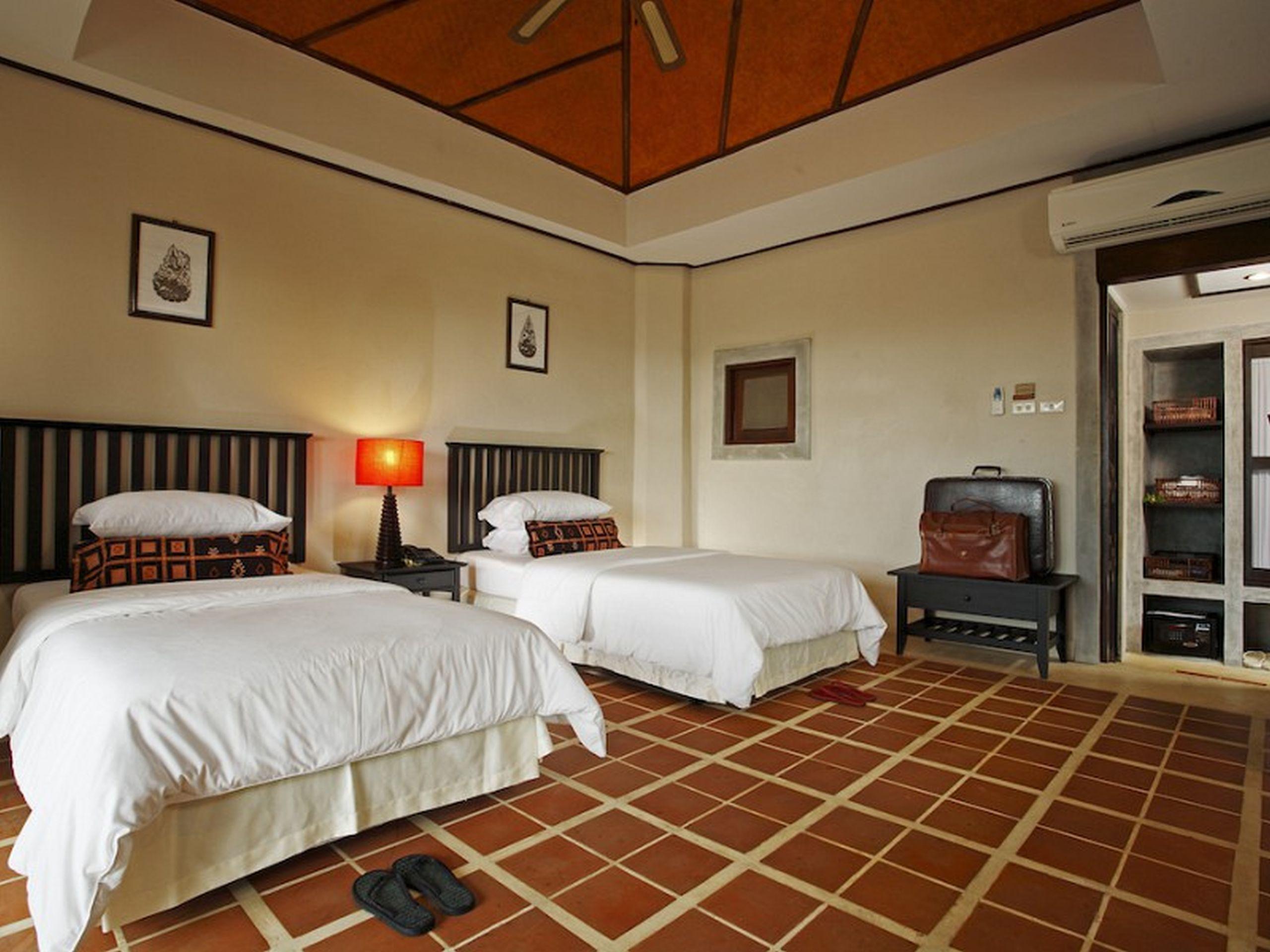 Moracea By Khao Lak Resort Exterior photo A room at the hotel
